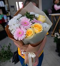 Букет цветов из:  Герберы, Розы и Хризантемы в Псекупс
