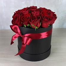 Цветочная композиция из Розы в шляпной коробке в Псекупс